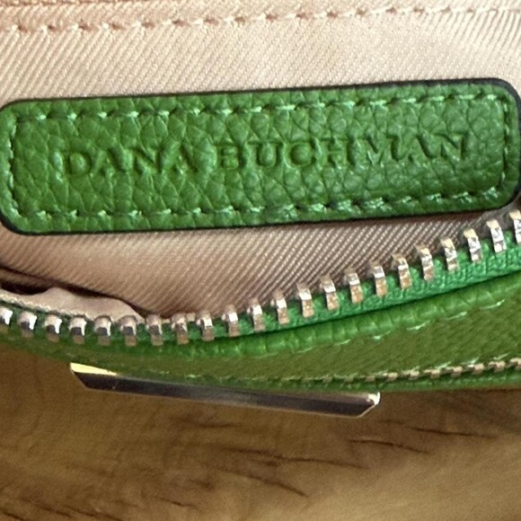 Dana Buchman Pebbled vegan leather brand-new wristlet in Kelly Green Hue - Picture 5 of 7
